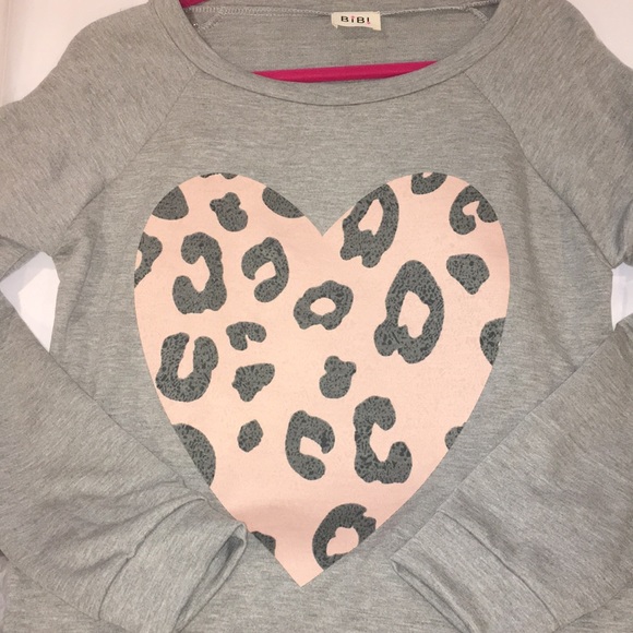 Last 1!! Leopard Pink Heart Grey Sweatshirt - Picture 2 of 3